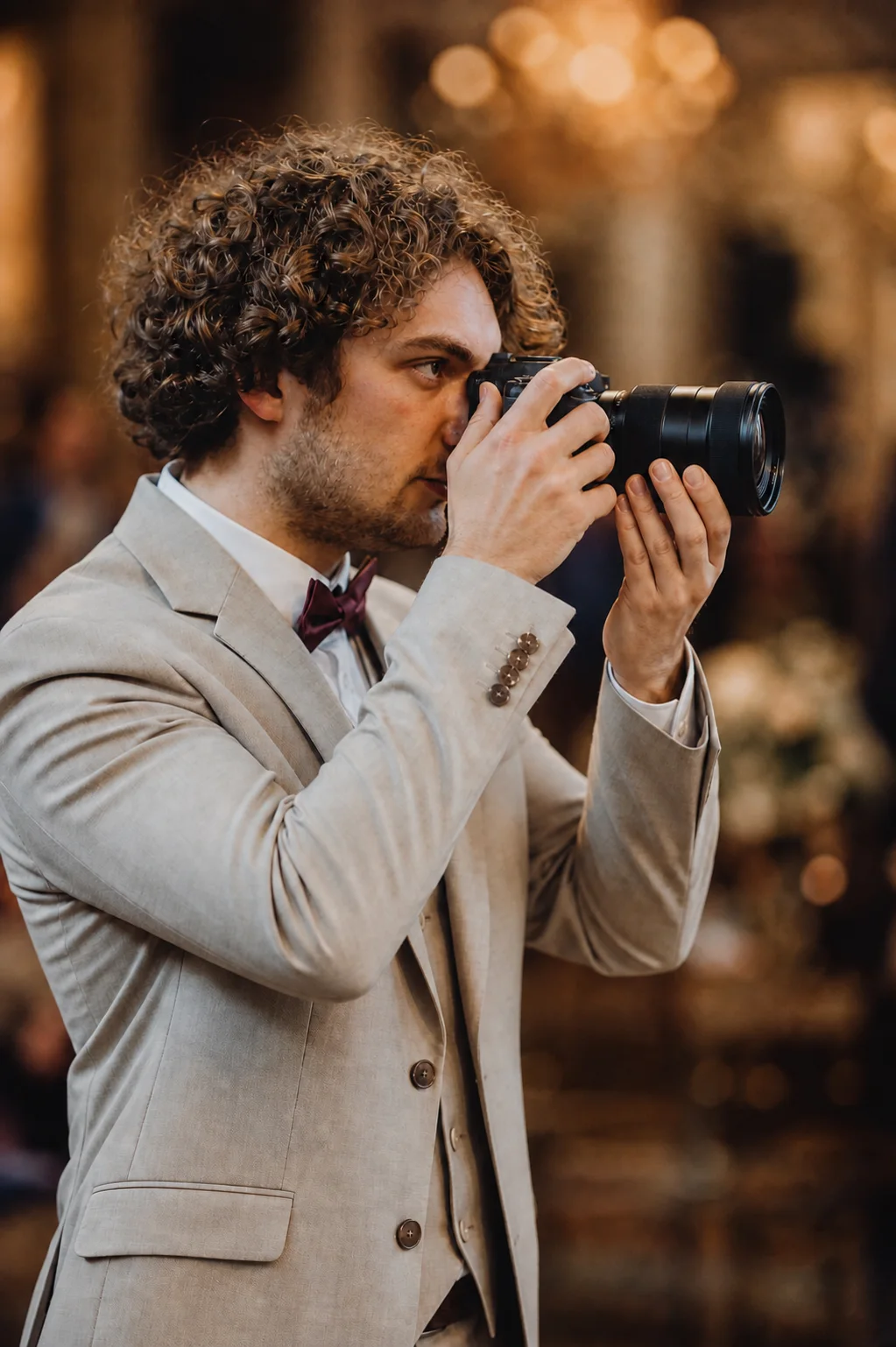 Logan Depelsemacker photographiant un événement